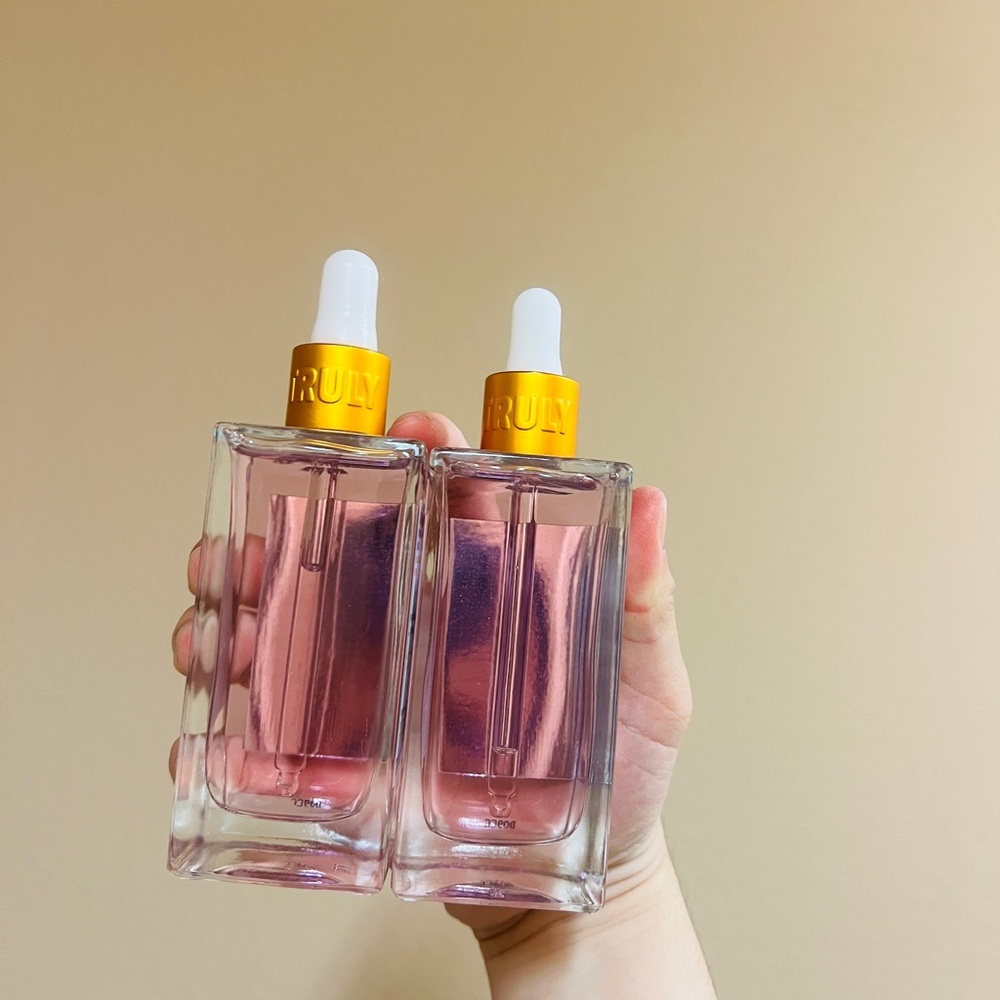 2X TRULY Strawberry Kisses PLUMPING AFTER SHAVE BODY OIL Body Oil - Picture 2 of 2